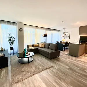 Glad Spot: - - Design - Netflix Apartment